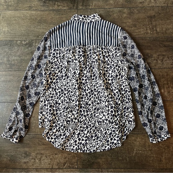 Blue and white floral print blouse - Picture 3 of 8